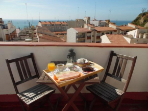 Отель Hostal La Lluna  Ареньс-Де-Мар